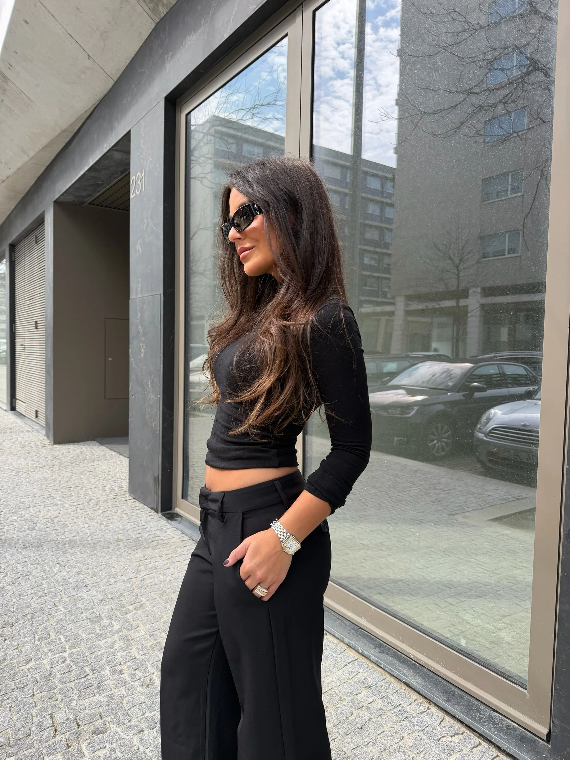 Carolyn Low-Waisted Pants in Black - Image 2