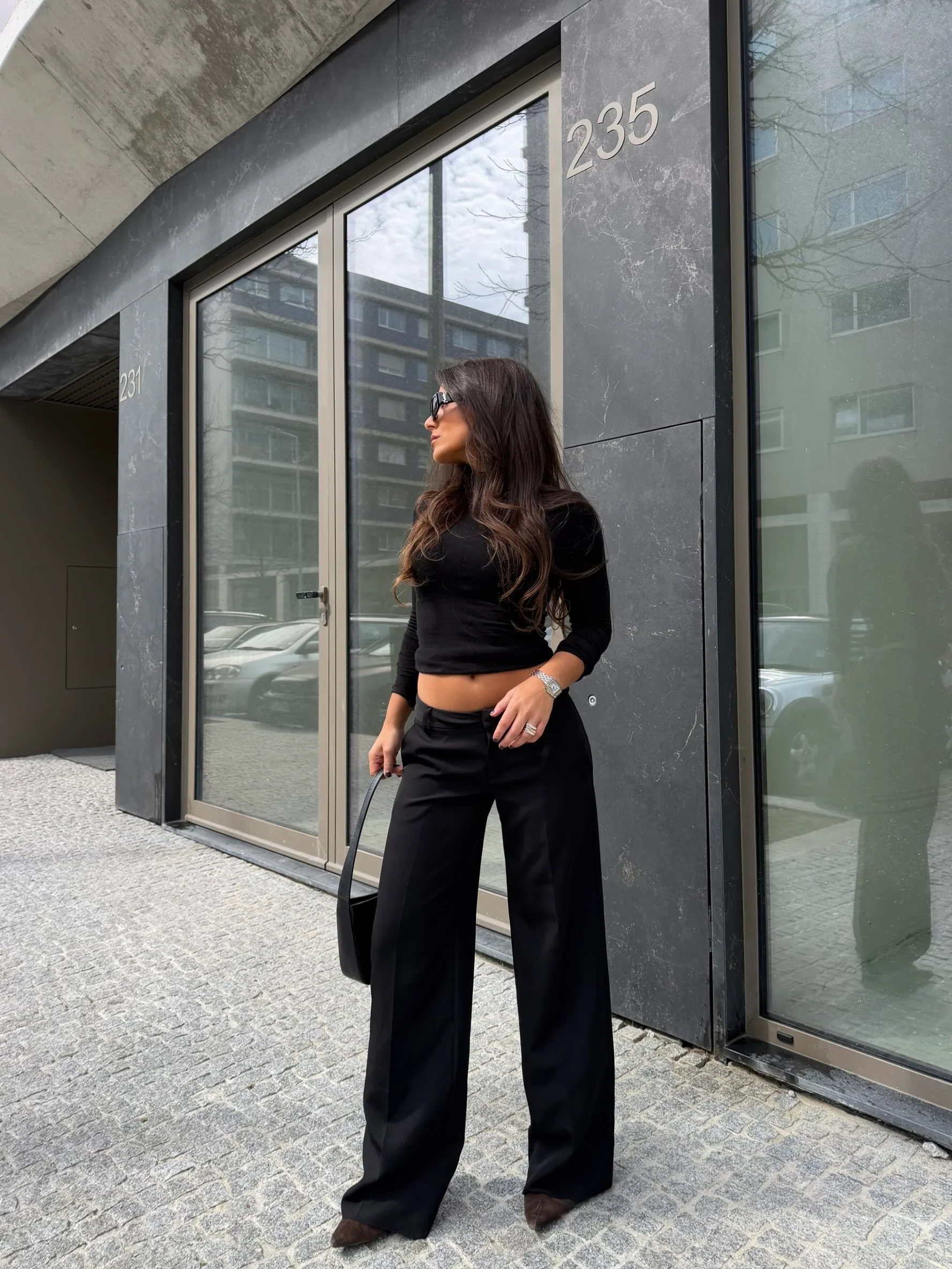 Carolyn Low-Waisted Pants in Black - Image 6