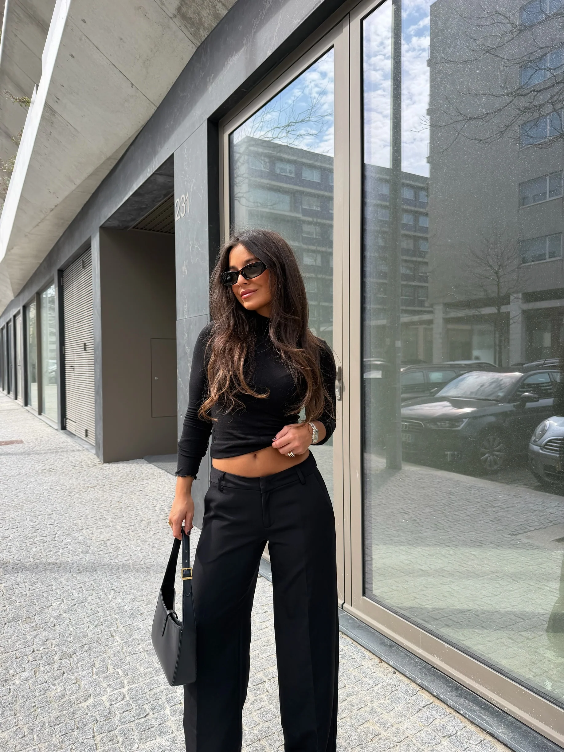 Carolyn Low-Waisted Pants in Black - Image 9